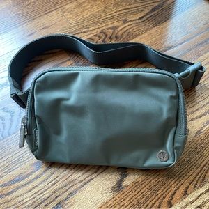 Lululemon Everywhere Belt Bag Large in Tidewater Teal - NWOT